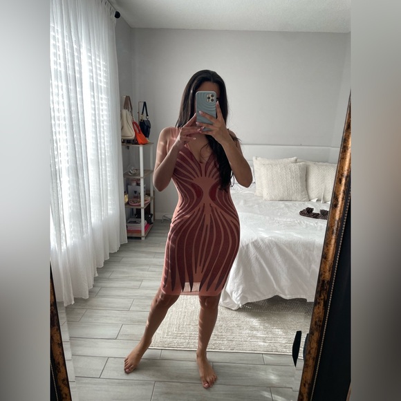 Baccio Couture Chic Mauve Bodycon Midi Dress - Picture 4 of 8